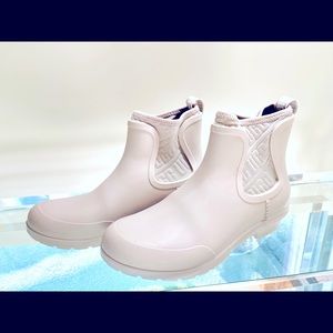 Women’s Ugg Rainboots